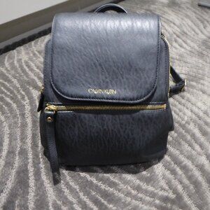Calvin Klein Elaine Bubble Lamb Novelty Key Item Flap Backpack, Black/Gold